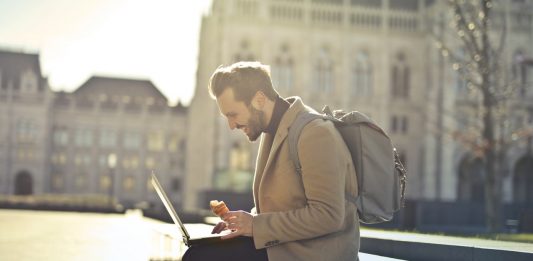 Best Laptops for Outdoor Use : 2019 Buyer’s Guide! Best laptops for Outdoor use